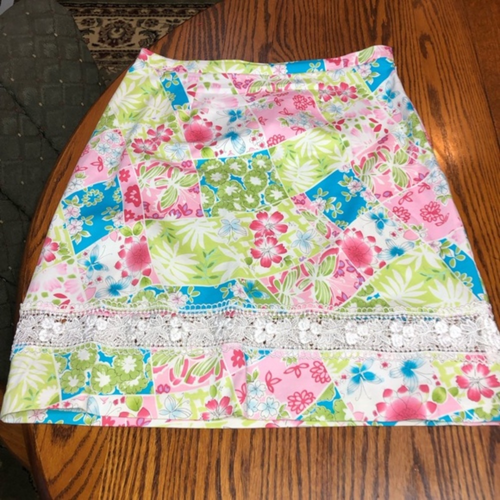 CENTRAL FALLS SIZE 8 PINK AND LIME GREEN SKIRT WITH CROCHETED LACE VERY STRETCHY